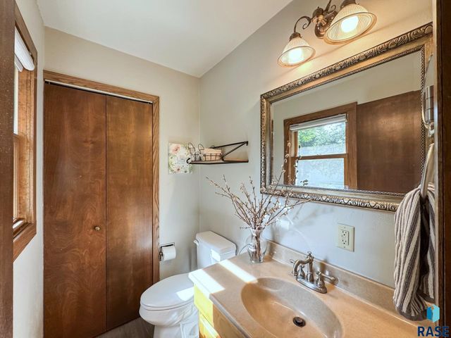 4905 E Cynthia Dr Drive, Sioux Falls, SD 57110