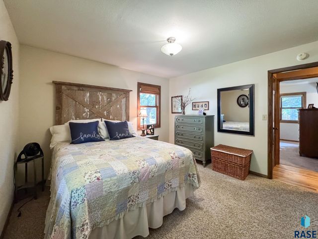 4905 E Cynthia Dr Drive, Sioux Falls, SD 57110
