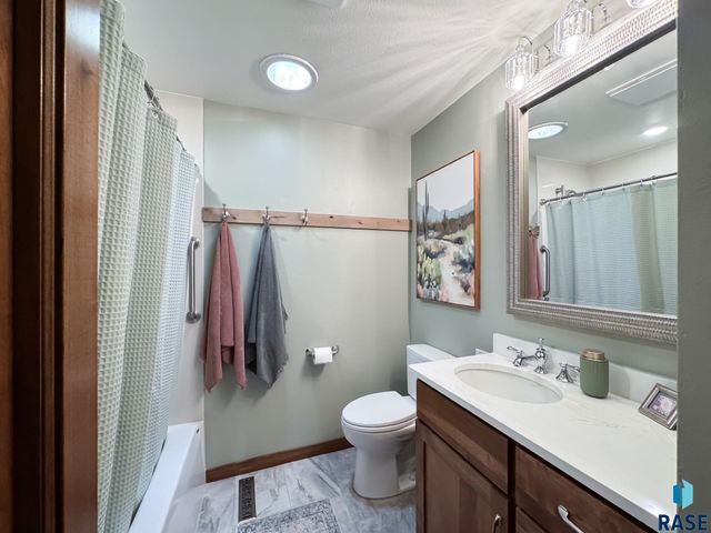 4905 E Cynthia Dr Drive, Sioux Falls, SD 57110