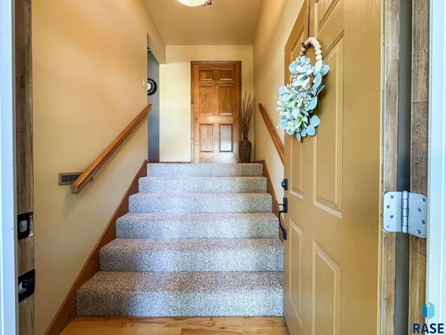 4905 E Cynthia Dr Drive, Sioux Falls, SD 57110