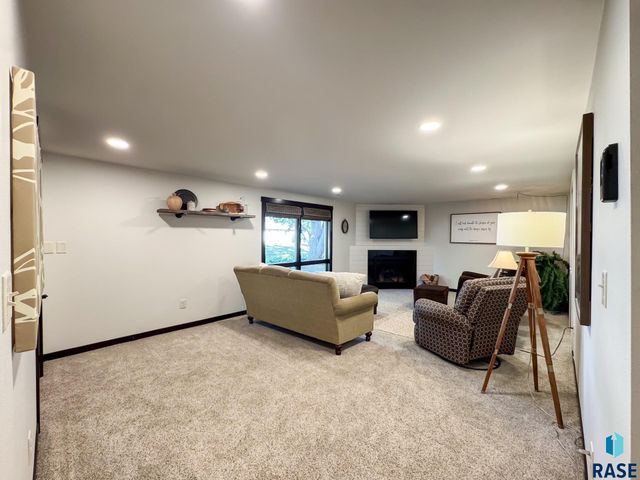 4905 E Cynthia Dr Drive, Sioux Falls, SD 57110