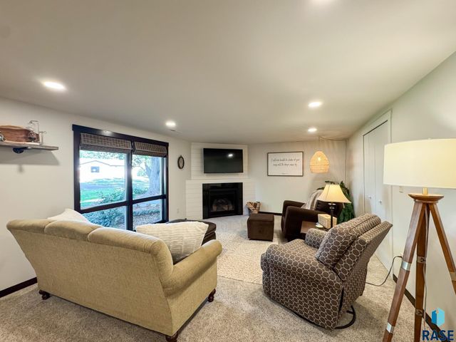 4905 E Cynthia Dr Drive, Sioux Falls, SD 57110