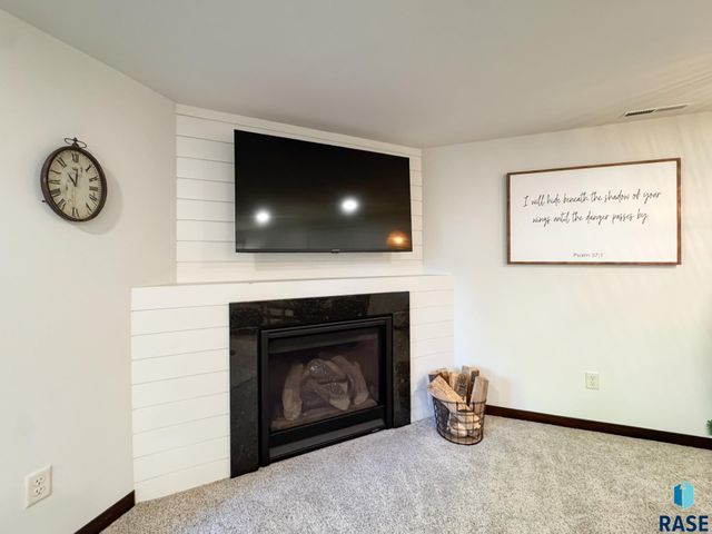 4905 E Cynthia Dr Drive, Sioux Falls, SD 57110