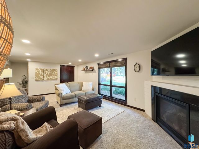 4905 E Cynthia Dr Drive, Sioux Falls, SD 57110