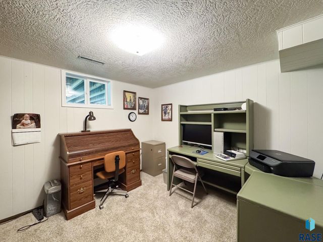 4905 E Cynthia Dr Drive, Sioux Falls, SD 57110