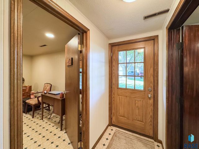4905 E Cynthia Dr Drive, Sioux Falls, SD 57110