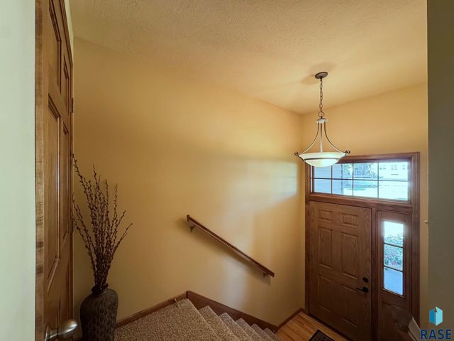 4905 E Cynthia Dr Drive, Sioux Falls, SD 57110