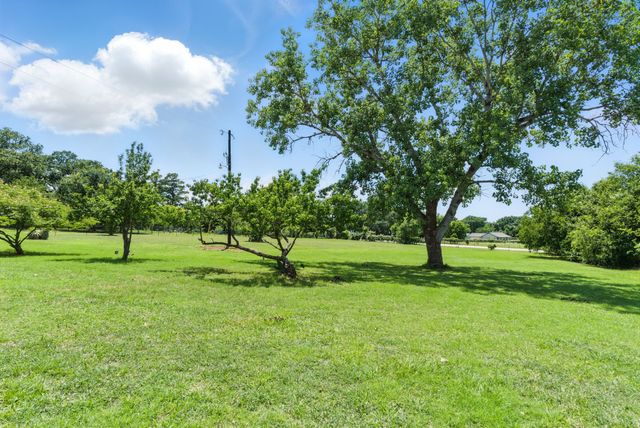 11720 Lavender Avenue, Azle, TX 76020