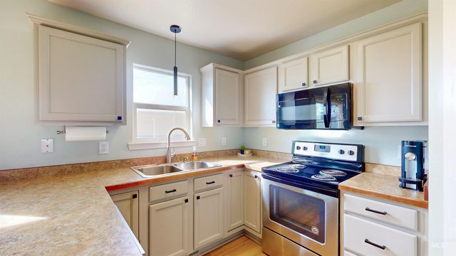 245 Yellow Rose Ave, Twin Falls, ID 83301