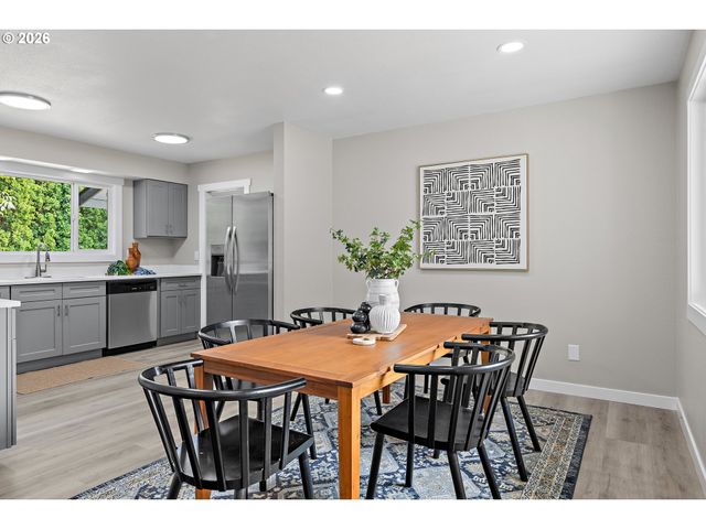 1422 Sw HENSLEY Rd, Troutdale, OR 97060