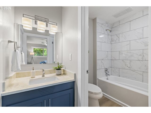 1422 Sw HENSLEY Rd, Troutdale, OR 97060