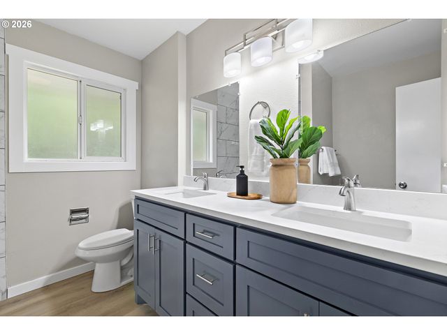 1422 Sw HENSLEY Rd, Troutdale, OR 97060