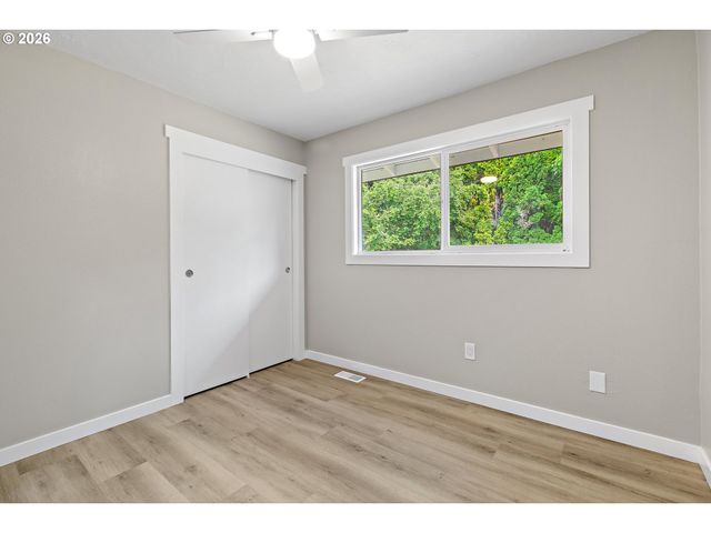1422 Sw HENSLEY Rd, Troutdale, OR 97060