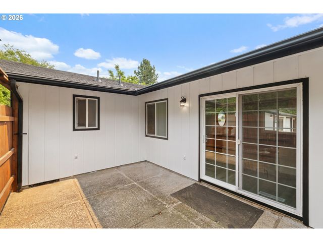 1422 Sw HENSLEY Rd, Troutdale, OR 97060
