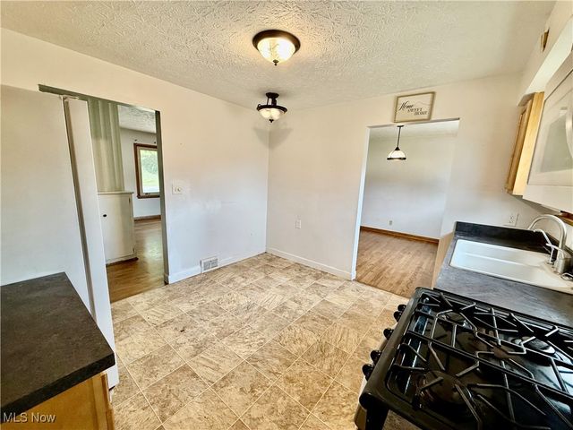 2800 Norma Street, Cuyahoga Falls, OH 44223