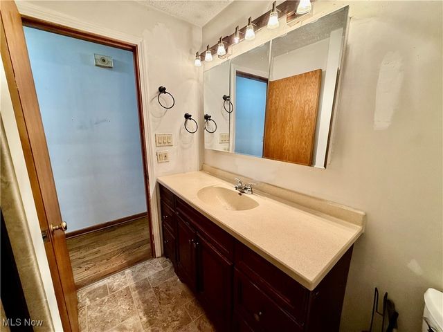 2800 Norma Street, Cuyahoga Falls, OH 44223