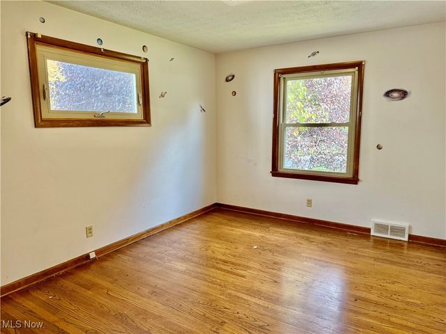 2800 Norma Street, Cuyahoga Falls, OH 44223