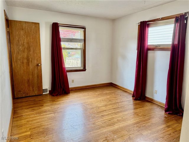 2800 Norma Street, Cuyahoga Falls, OH 44223