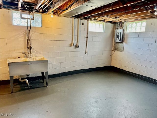 2800 Norma Street, Cuyahoga Falls, OH 44223