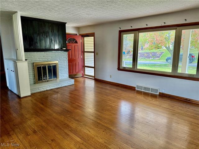 2800 Norma Street, Cuyahoga Falls, OH 44223