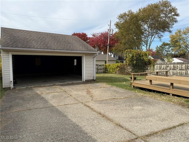 2800 Norma Street, Cuyahoga Falls, OH 44223