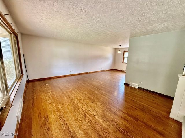 2800 Norma Street, Cuyahoga Falls, OH 44223