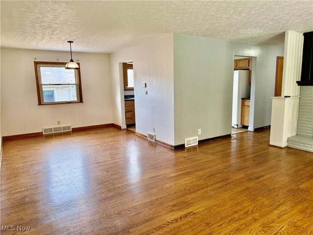 2800 Norma Street, Cuyahoga Falls, OH 44223