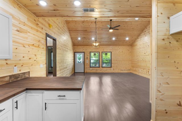 905 N Walnut Street, Winnsboro, TX 75494