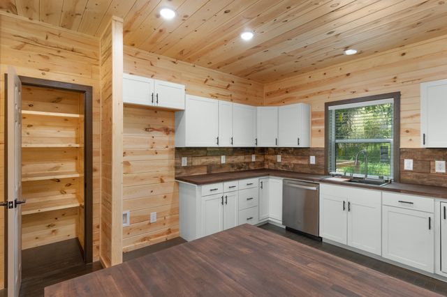 905 N Walnut Street, Winnsboro, TX 75494