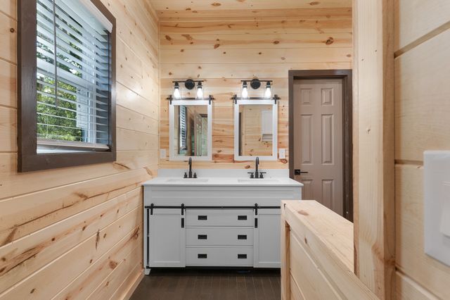 905 N Walnut Street, Winnsboro, TX 75494