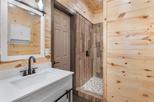 905 N Walnut Street, Winnsboro, TX 75494