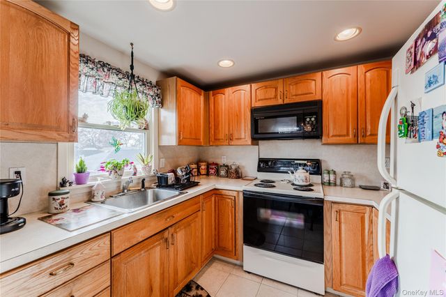 14 Cypress Street, Farmingdale, NY 11735