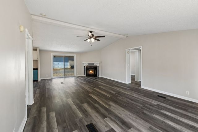 1085 Hawkins Branch Rd, Bethpage, TN 37022