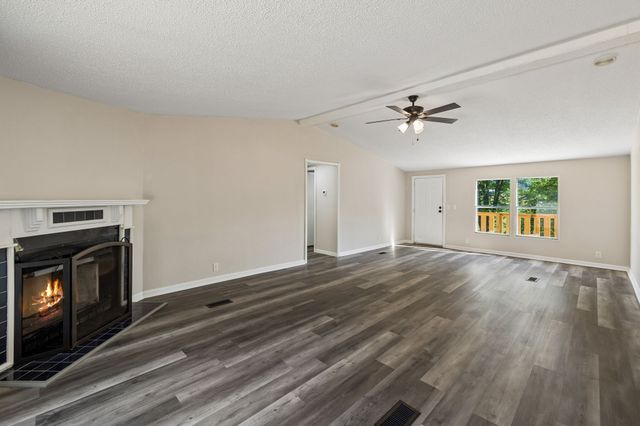 1085 Hawkins Branch Rd, Bethpage, TN 37022