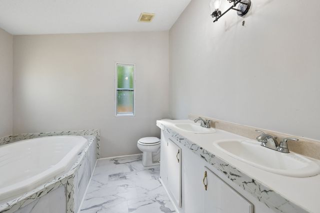 1085 Hawkins Branch Rd, Bethpage, TN 37022
