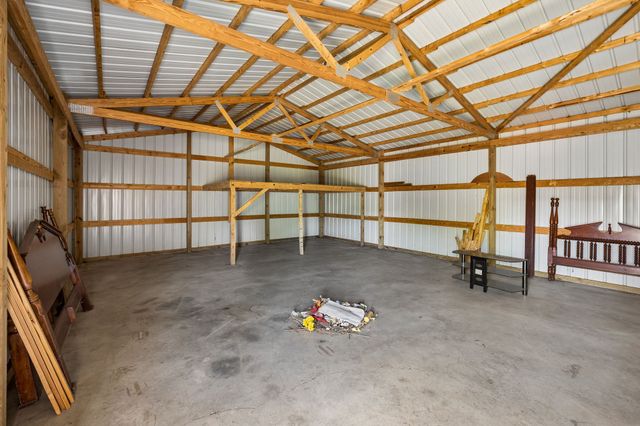 1085 Hawkins Branch Rd, Bethpage, TN 37022