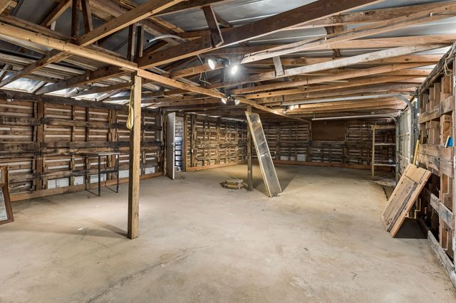 1085 Hawkins Branch Rd, Bethpage, TN 37022