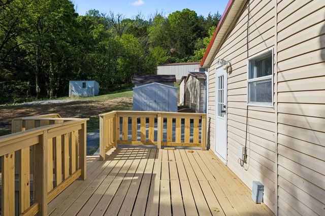 1085 Hawkins Branch Rd, Bethpage, TN 37022