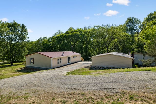 1085 Hawkins Branch Rd, Bethpage, TN 37022