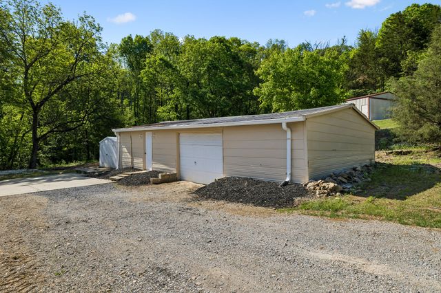 1085 Hawkins Branch Rd, Bethpage, TN 37022