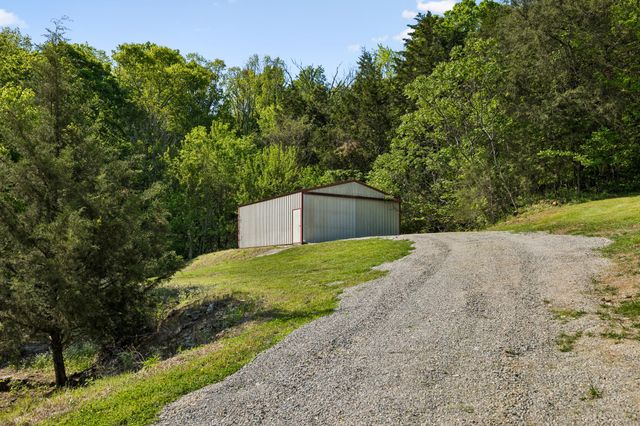 1085 Hawkins Branch Rd, Bethpage, TN 37022