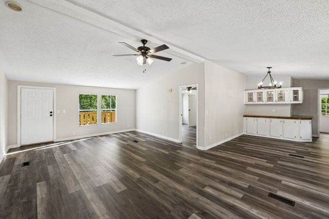 1085 Hawkins Branch Rd, Bethpage, TN 37022