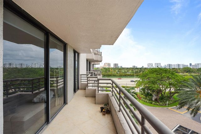 3300 NE 191st St 609, Aventura, FL 33180