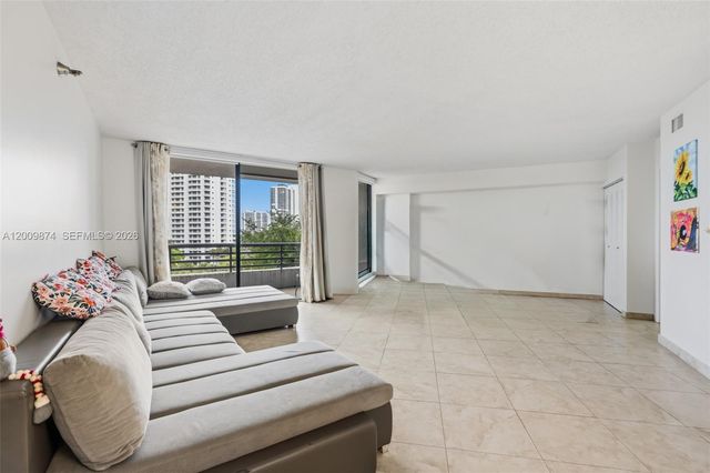 3300 NE 191st St 609, Aventura, FL 33180