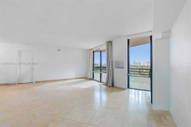 3300 NE 191st St 609, Aventura, FL 33180