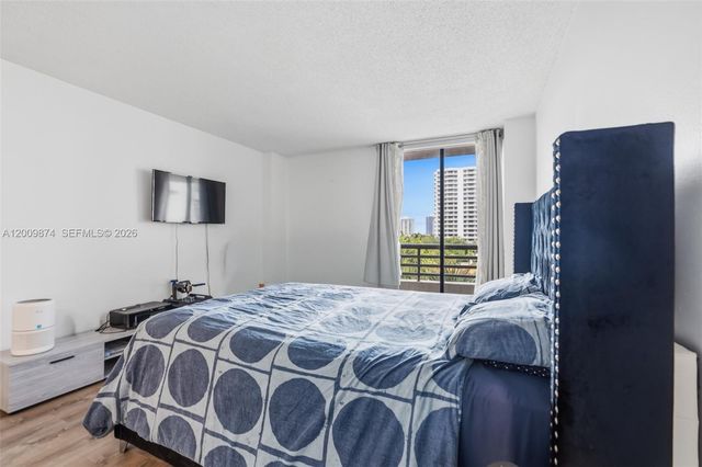 3300 NE 191st St 609, Aventura, FL 33180