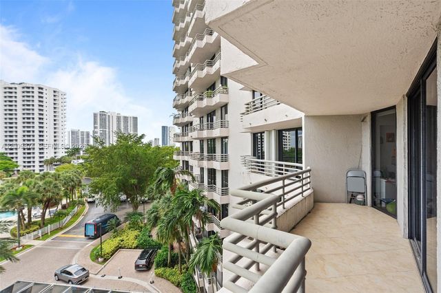 3300 NE 191st St 609, Aventura, FL 33180