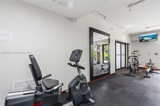 3300 NE 191st St 609, Aventura, FL 33180