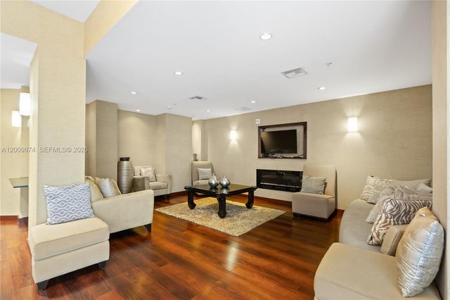 3300 NE 191st St 609, Aventura, FL 33180