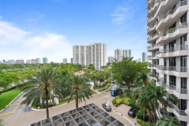 3300 NE 191st St 609, Aventura, FL 33180